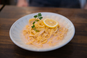 A plate of pasta with lemon and parise