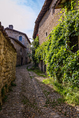 Visite de la Cité Médiévale de Pérouges en septembre 2025