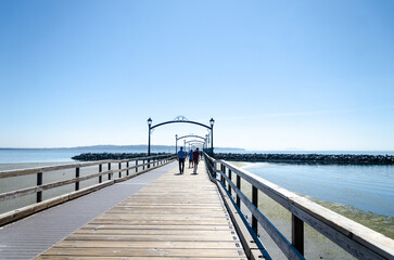 Fototapeta premium White Rock Pier and the semiahmoo bay inland waters, Surrey, BC, Canada