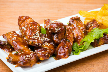 fried chicken wings with sauce