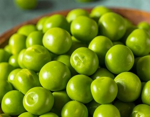 Close-up of fresh green peas in a bowl