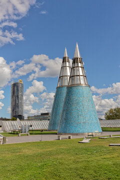 Lichtt&uuml;rme auf dem Dach der Bundeskunsthalle in Bonn, Deutschland, 02.09.2025