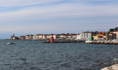 Skyline von Piran in Slowenien im Sommer