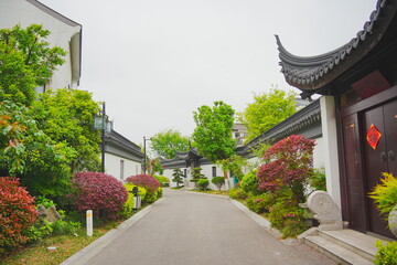Obraz premium Nantong, Jiangsu, China: 04 21 2025: Beautiful Jiangsu traditional Chinese building, Roof, wall, tile and door