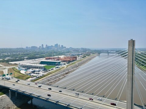 City views over Missouri river