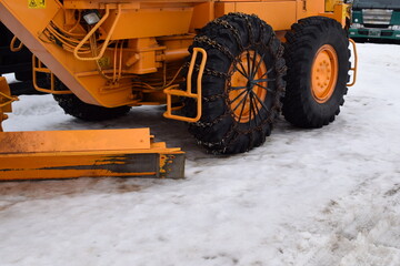 雪国で待機中の除雪車