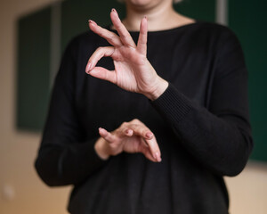 A woman shows the word project in Russian sign language. 