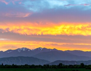 Fototapeta premium Colorful mountain sunset (1)