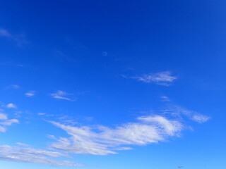 青空の雲の背景、文字入れ可能