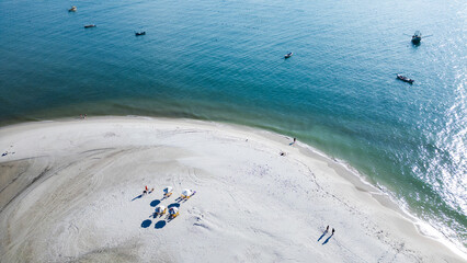 Aerial view of Jurer&ecirc; Beach in Florian&oacute;polis, Santa Catarina, Brazil, showing turquoise sea, sandy shore and urban area by the coast