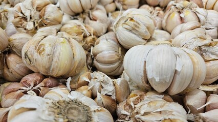 garlic on market