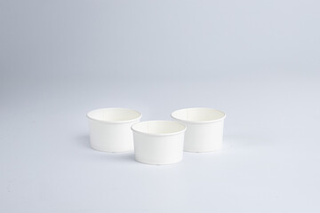 Three paper cups for hot and cold drinks, each 160 cc, are lined up and placed on a white background.