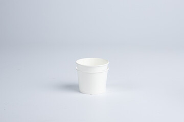Two paper cups, each 260 cc, that can be used for both hot and cold drinks, are placed side by side on a white background.