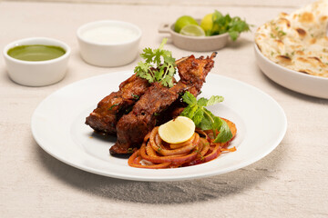 Tandoori Non veg Platter, Salad Mint Chutney Dip, Naan