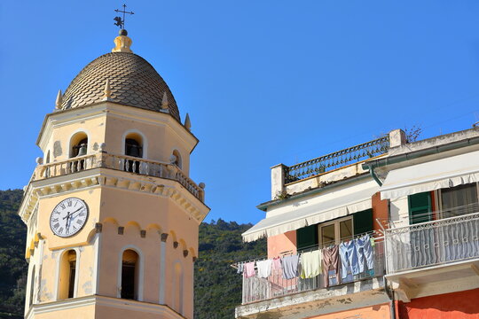 Chiesa di Santa Margherita di Antiochia Parish Church, detail of the 40 m high octagonal bell tower built in 1750. Vernazza-Cinque Terre-Liguria-268
