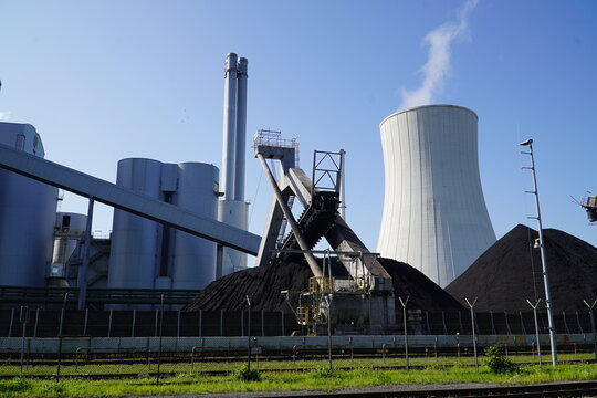 Coal fired power plant with stone coal dump in Hanover Stoecken, Lower Saxony, Germany. An old technology that is partly responsible for global warming.