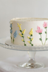 Delicate floral decoration on a charming cake for a special occasion