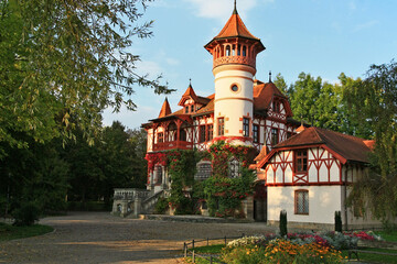 das historische Parkschl&ouml;sschen in Herrsching, Ammersee am Abend