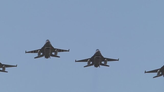 f 16 fighter jets in the blue sky