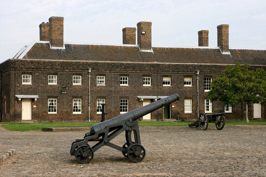 Canons with Officers Barracks behind, Tilbury Fort, Tilbury, Essex, England