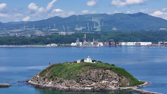 北海道室蘭市にある「白鳥大橋」とその周辺の港をドローンで空撮しました。