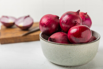 Shallot onion on the kitchen table. onion slice. onion rings. Fresh red Onion. Natural, fresh, vegetarian food. Agricultural products. Healthy eating. Vegetables. Farmer's market.