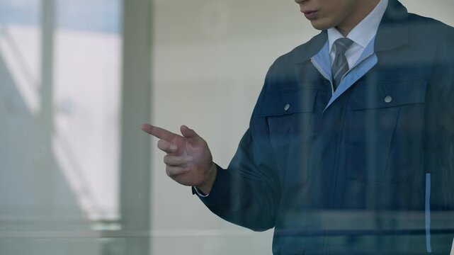 worker, engineer, confirmation, inspection, check, maintenance, construction, site, factory, glass, man, warehouse, general contractor, japanese, asian, management, building maintenance, supervision, 