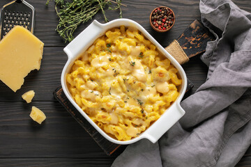American simple casserole mac and cheese. Pasta with cheese and cream sauce in a plate on the table. Top view