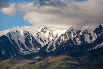 Fototapeta premium Snowy mountain peaks close up