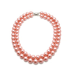 Fototapeta premium Pink pearl necklace isolated on white background