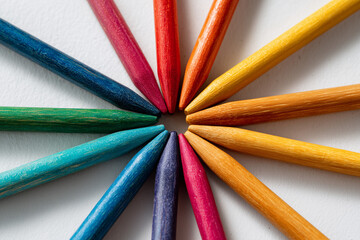 Naklejka premium Artistic flat lay of colorful Garba sticks arranged in a radial pattern. 