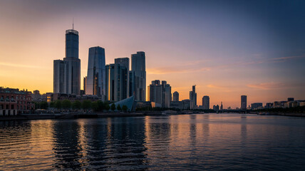 Obraz premium Reflections of dusk dance on glass towers along the iver