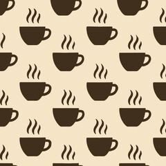 Obraz premium Seamless pattern of steaming coffee cups on a beige background.