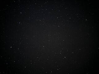 Obraz premium A beautiful, real photograph of a clear night sky filled with countless stars. An astronomy or nature background.