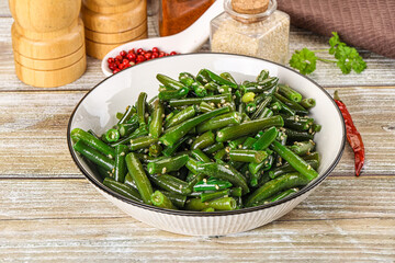 Green bean salad with sesame seeds