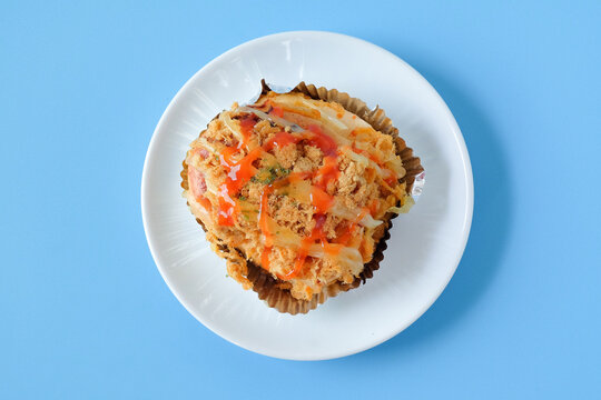 Delicious chicken floss bread and then mixed with spices and seasonings.