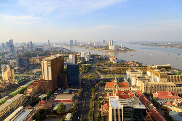 Obraz premium Phnom Penh City Skyline Cityscape Tonle Sap Mekong River Cambodia