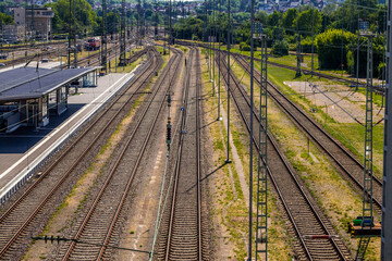 Countless tracks unfold at Heilbronn station, silent yet alive with geometric order.