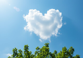 Obraz premium Heart-shaped cloud in the sky