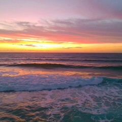 Vibrant sunset over ocean waves (1)