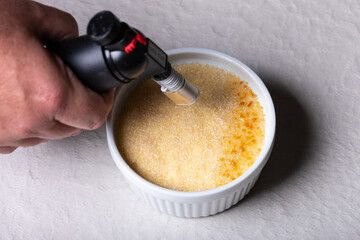 Caramelizing Cr&egrave;me Br&ucirc;l&eacute;e with Kitchen Torch
