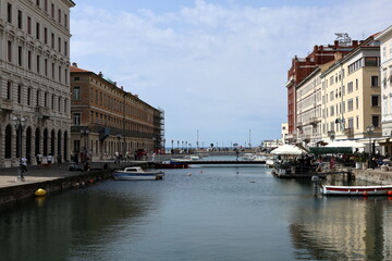 Gebäude am Canal Grande di Trieste