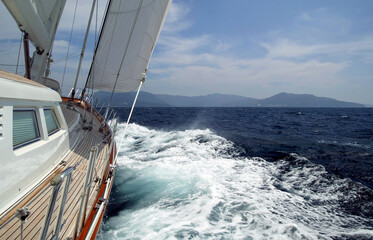 Fototapeta premium Luxury sailing yacht navigating waves in Phuket's regatta for ultimate relaxation and adventure