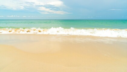 Fototapeta premium Soft beach scene, ocean waves