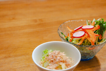 Japanese appetizer with fresh vegetable salad and small side dish
