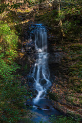 日本の風景・秋　三重県名張市　紅葉の赤目四十八滝　岩窟滝