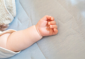 ベビー　赤ちゃん　乳児　手