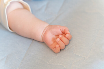 ベビー　赤ちゃん　乳児　手