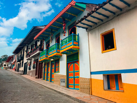 Calle del pueblo cafetero Marsella, Risaralda. Colombia.