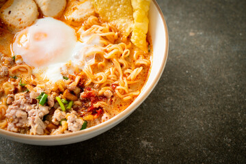instant noodles with pork and meatballs in spicy soup